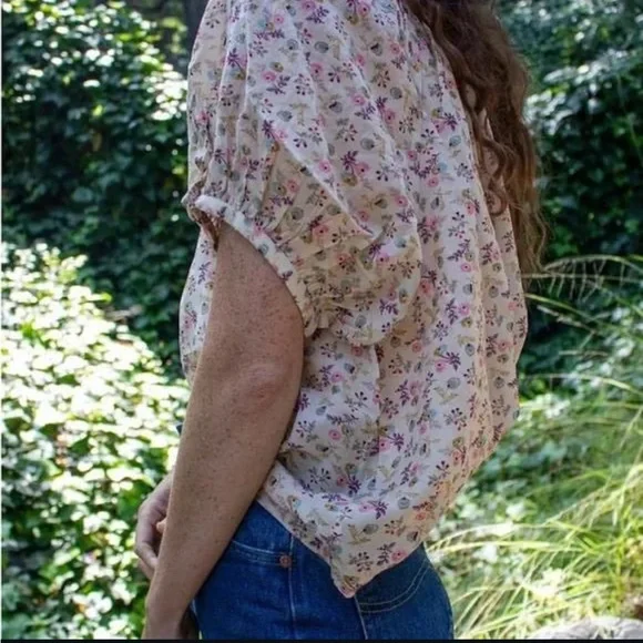Doen June Top in Feathered Floral - Picture 3 of 11